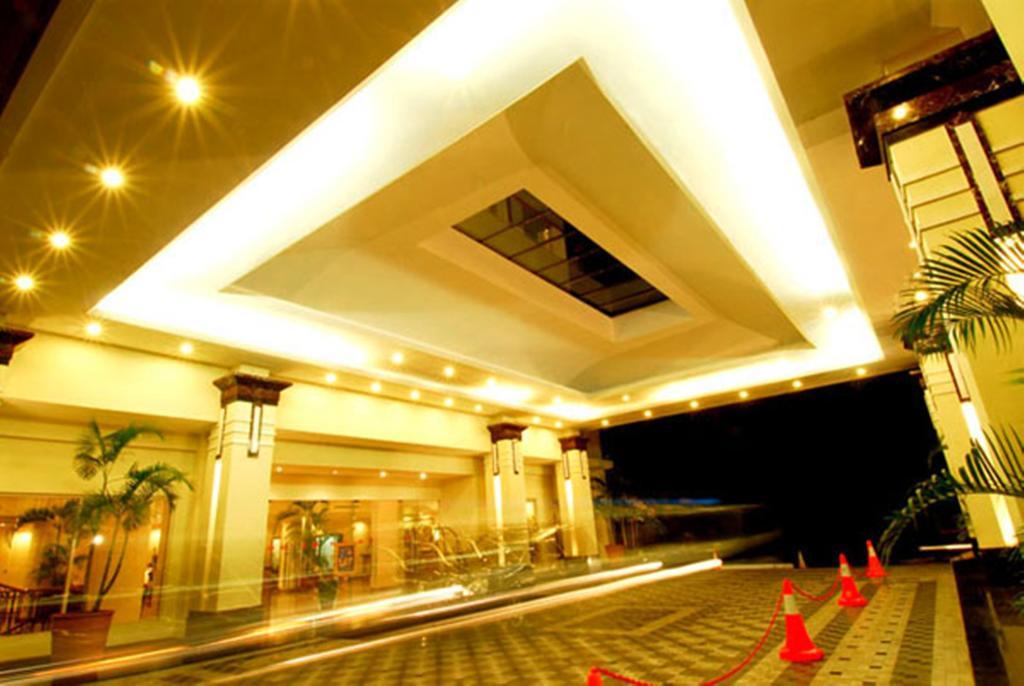 Hotel Gran Puri Manado Exterior foto