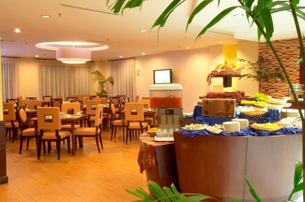 Hotel Gran Puri Manado Exterior foto